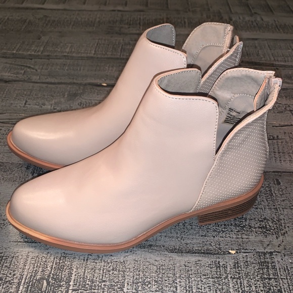 Women's Taupe Side Cut Ankle Back Zipper Boots, Size 7, EUC - Picture 1 of 7